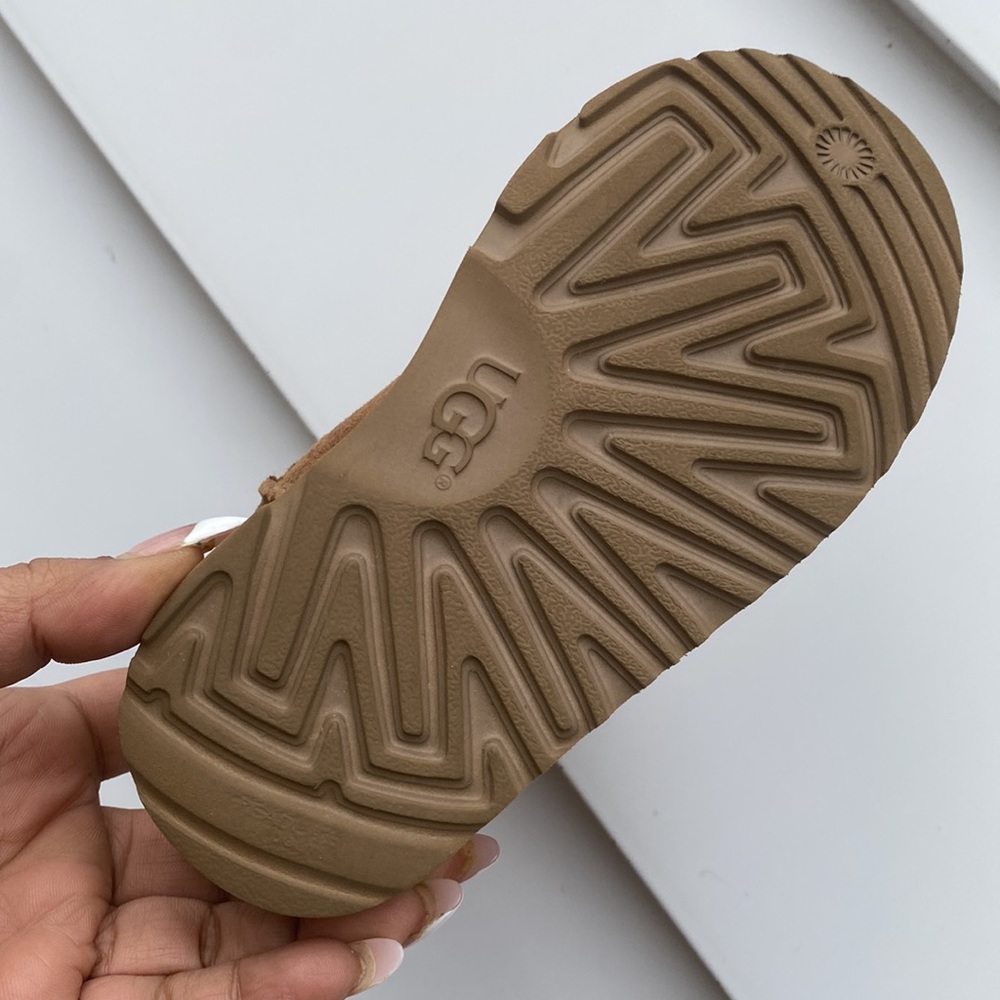 UGG Boots for Kids - Picture 4 of 10
